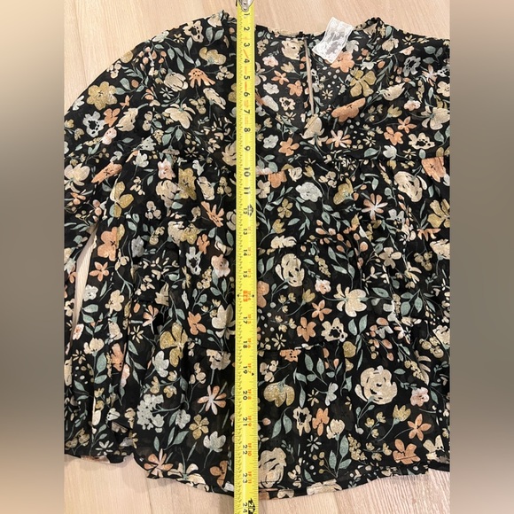 Sadie & Sage Daydreams Floral Blouse Size M - Picture 7 of 10